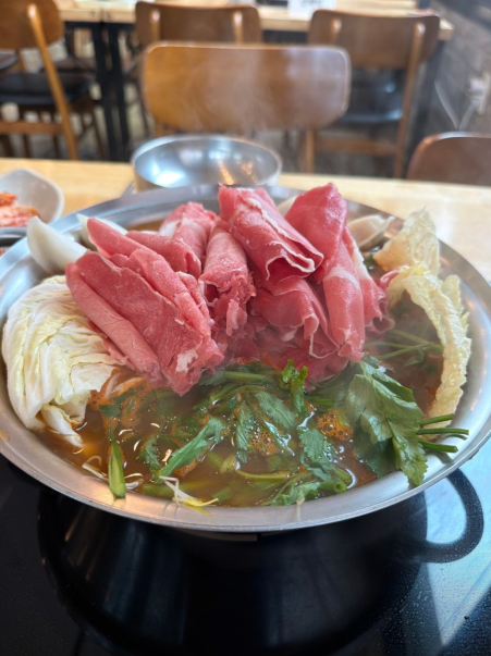 오월얼크니샤브손칼국수